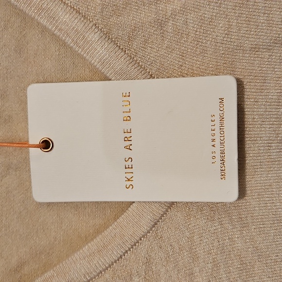 NWT SKIES ARE BLUE 80% Viscose soft v neck stretchy sweater w gold cuff buttons - Picture 2 of 9